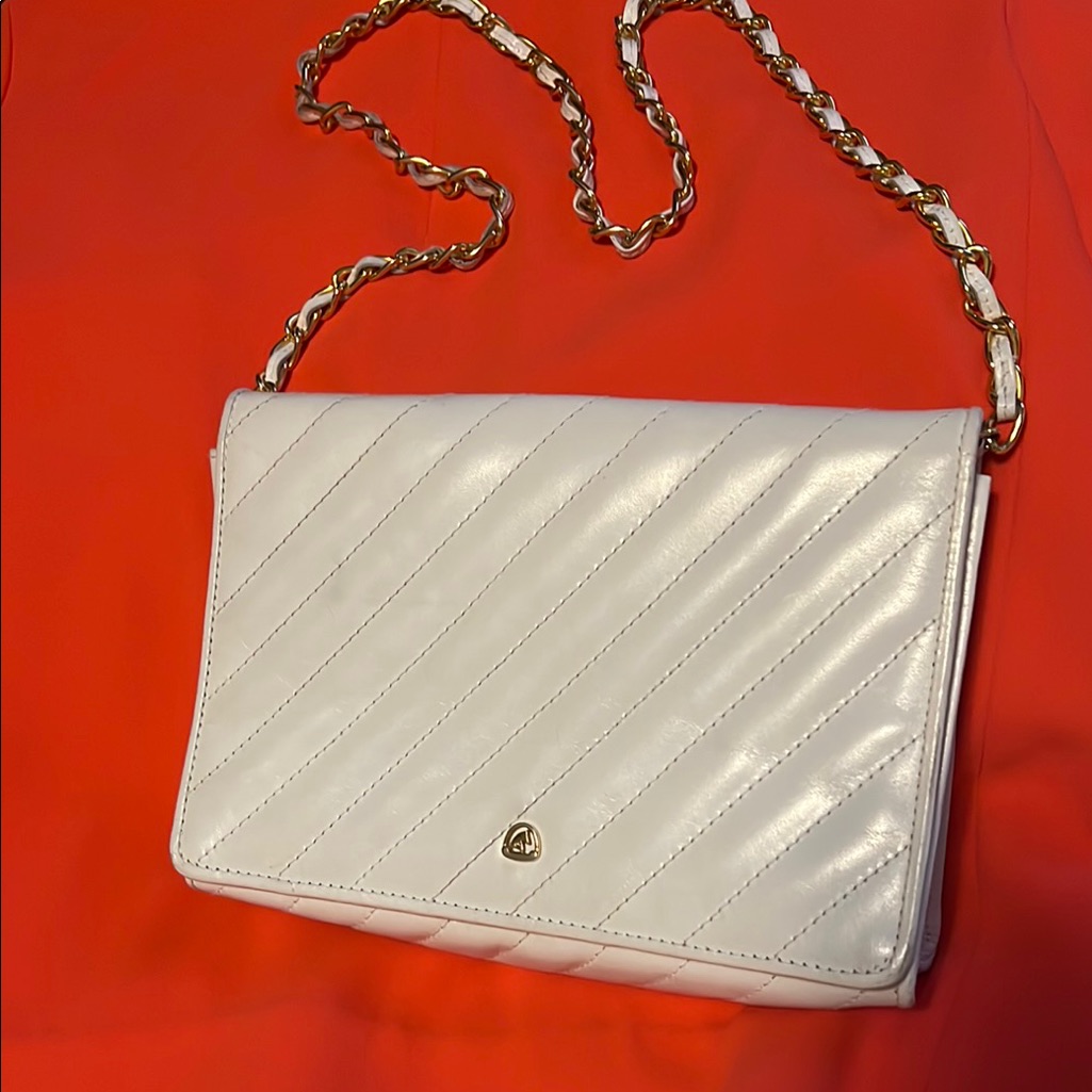 Pre Owned. Koret Vintage Leather Chain Shouder Bag